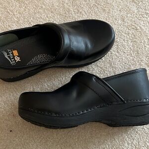 Dansko Black XP 2.0 Clogs